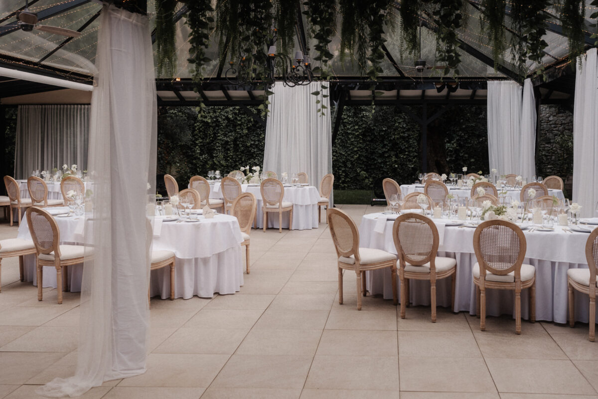 Hochzeitsdetails und Architektur im Morrhof Großkarlbach