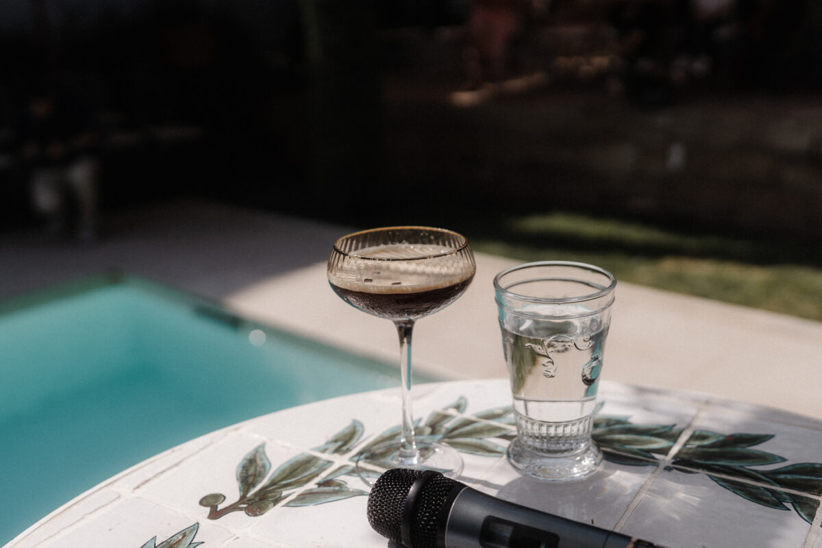Brautpaar Trauung auf dem Pool im Morrhof Großkarlbach