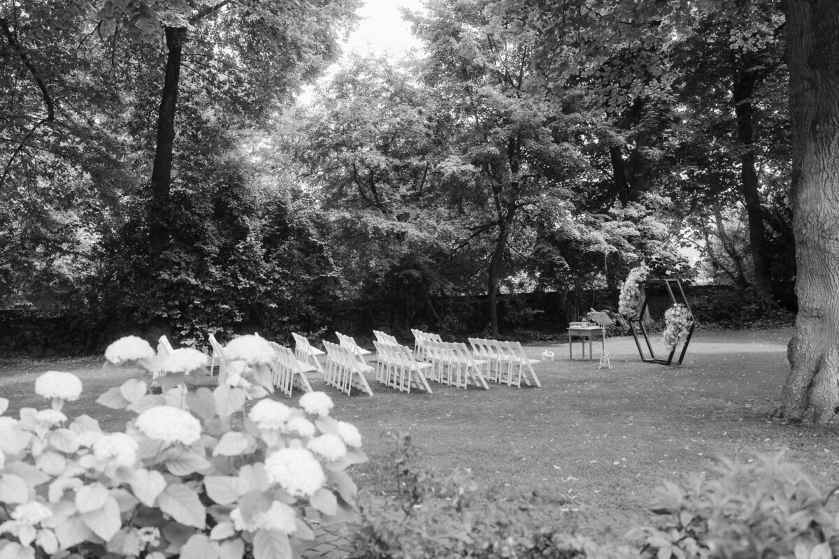 Sommerhochzeit im Weingut Hahn umgeben von Weinbergen