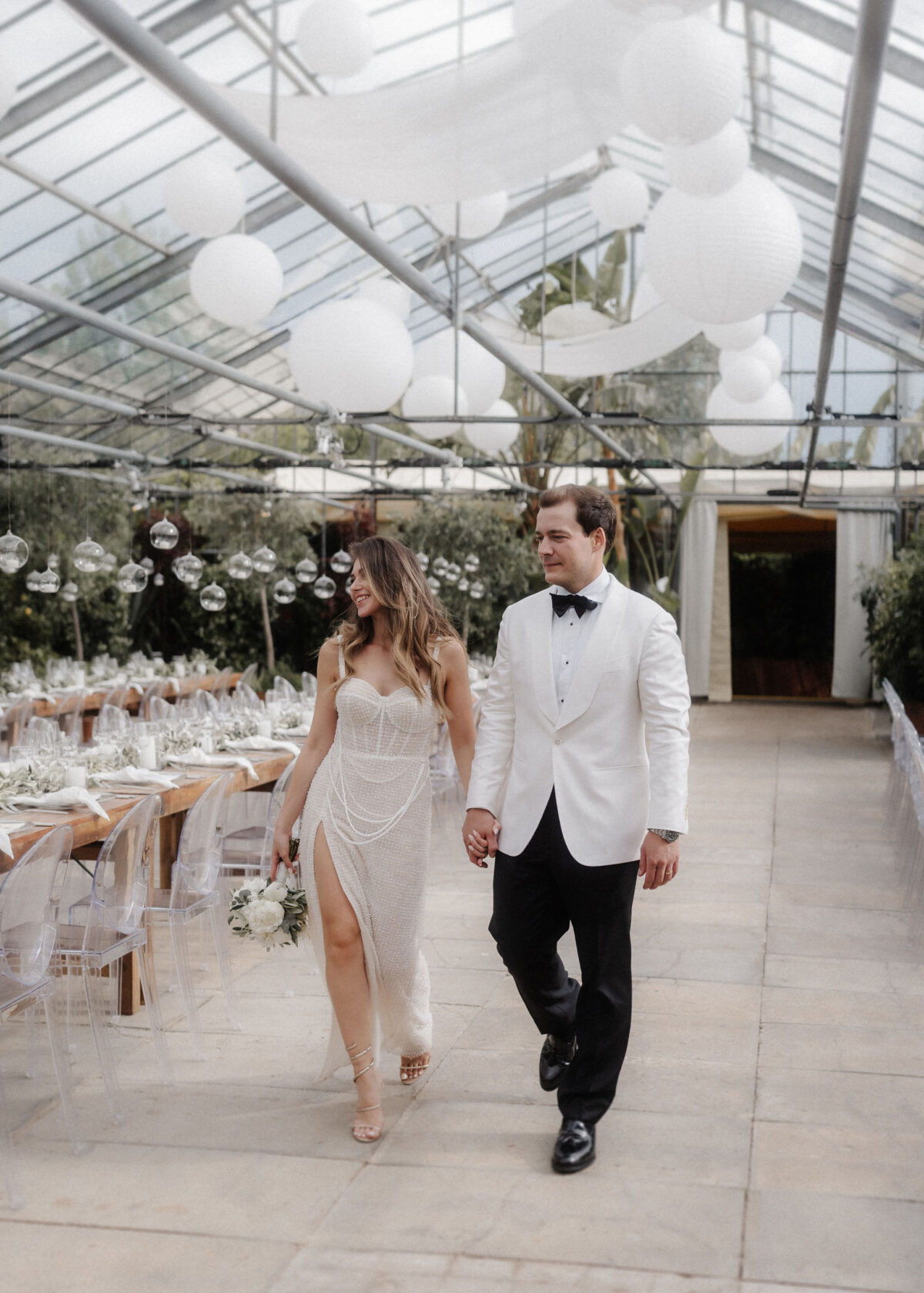 Hochzeit im lichtdurchfluteten Gewächshaus bei Frankfurt